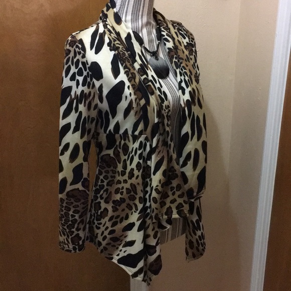 Animal print Cardigan. - Picture 4 of 5